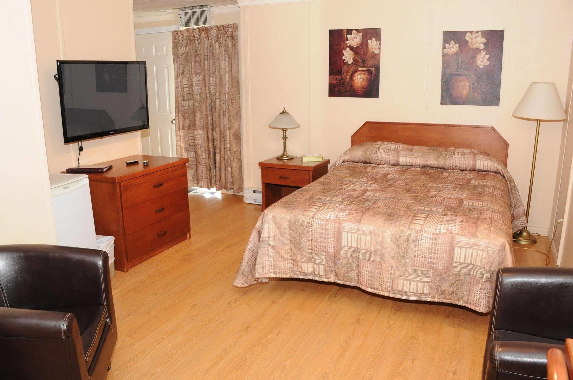 Motel โรแบร์วาล ภายนอก รูปภาพ