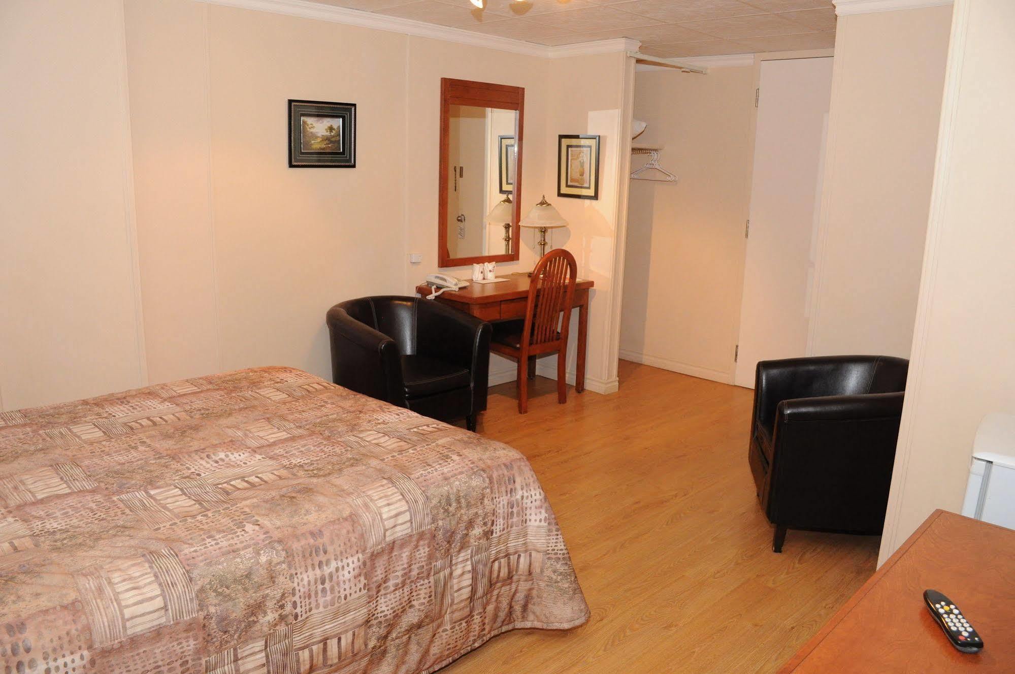 Motel โรแบร์วาล ภายนอก รูปภาพ